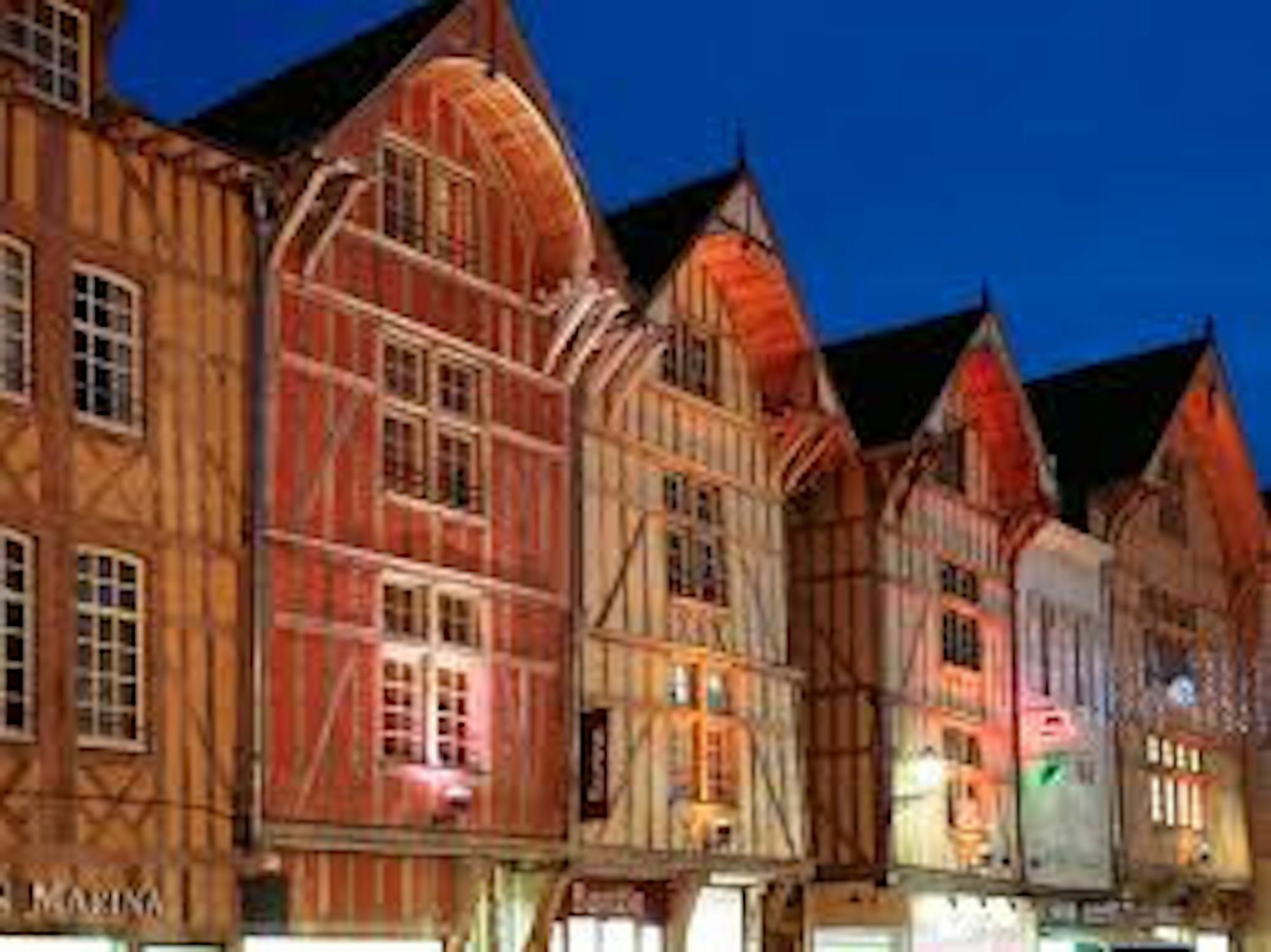 Logis Hotel Du Cirque Troyes Centre Historique Luaran gambar