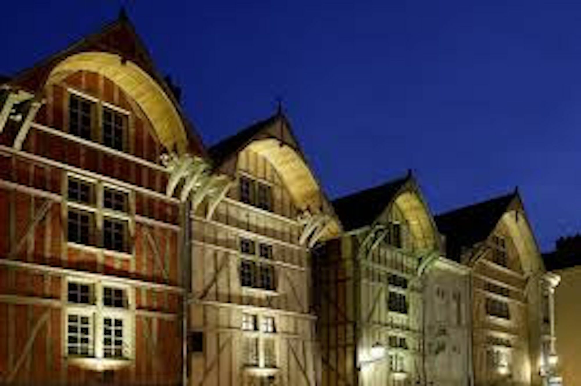 Logis Hotel Du Cirque Troyes Centre Historique Luaran gambar